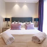Entire 2 Bed - No. 44 - The Cosy Collection Ltd